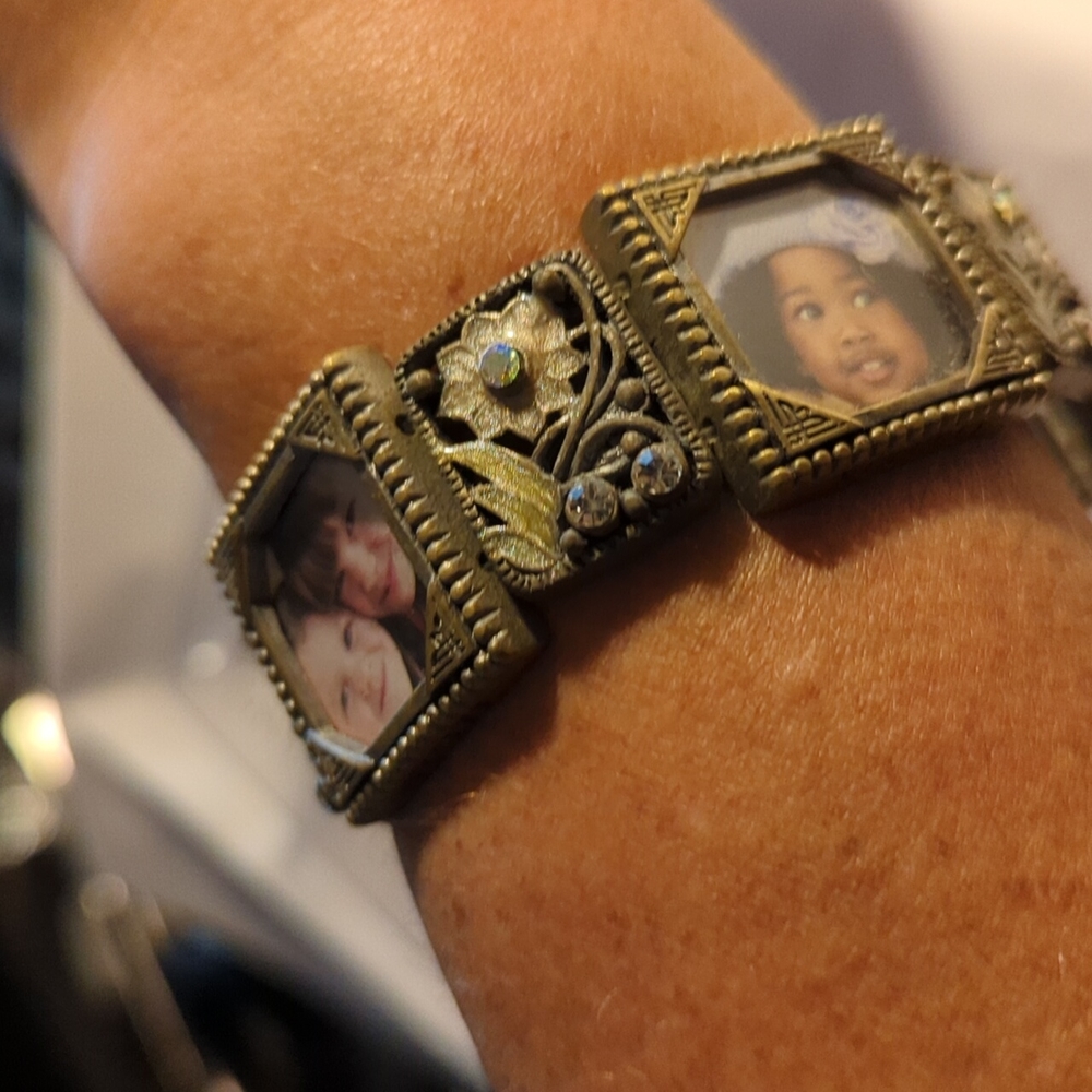 Unique Mini Photo Frame bracelet - Picture 2 of 3